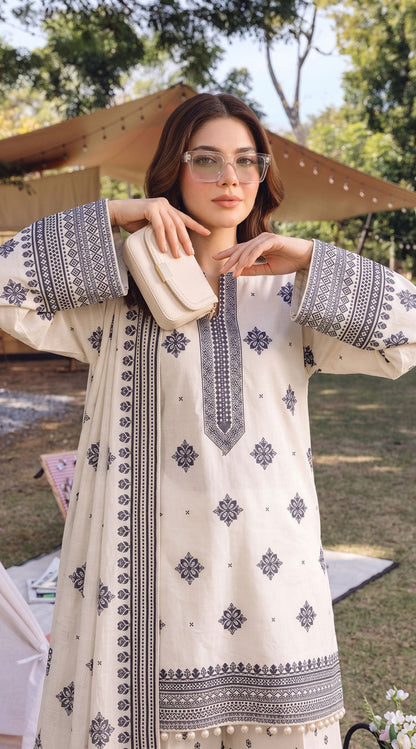 D# 11112 White 3 PCS Unstitched Lawn